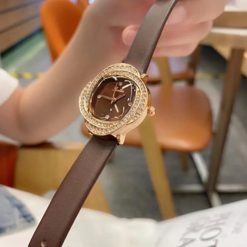 Wristwatches Flower Shape Diamond-encrusted Dial Quartz Wristwatch Luxury Leather Waterproof Bracelet Ladies Watch Dress Clock Gift Reloj