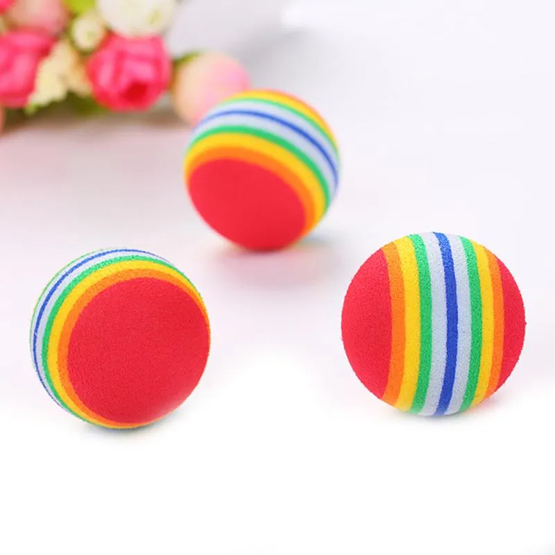 1pc farbenfrohe Haustier Spielzeugbällchen Regenbogenschaumball Interaktive Katzenspielzeug kauen Rassel Kratzer natürlicher Schaumball Training Haustier Vorräte