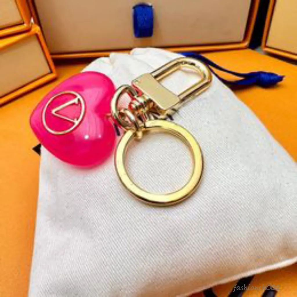 Designer Keychain Bag Charm Heart Shaped Key Chain Fashion Love Pendants Gold Keyring Car Ornament Keychains 2308048Z