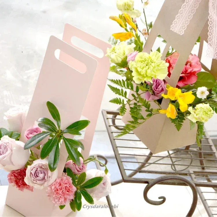 10pcs à prova d'água portátil Hold Hand Cartão Kraft Paper Box Box Holiday Bouquet Box Diy Flower Packaging Material