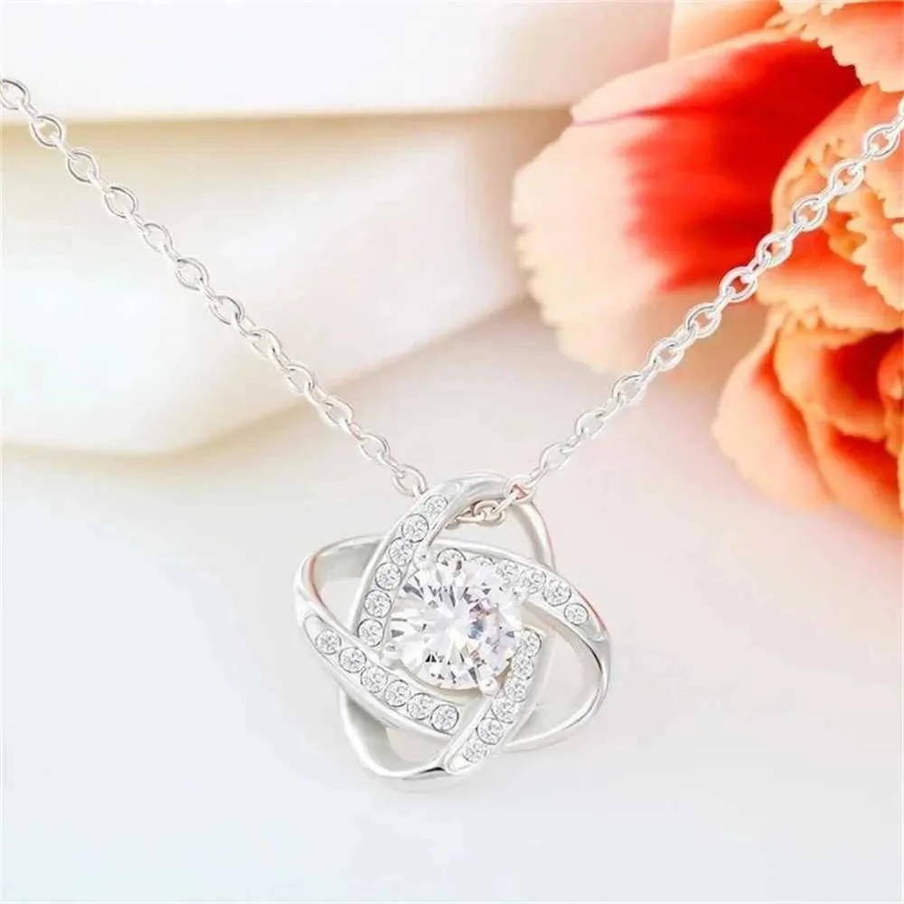 Pendant Necklaces Four-leaf Clover Pendant Eternal Heart Necklace for Mothers Day Vintage Zircon Women Necklaces With Card Box 2022 Trend Gifts 240410