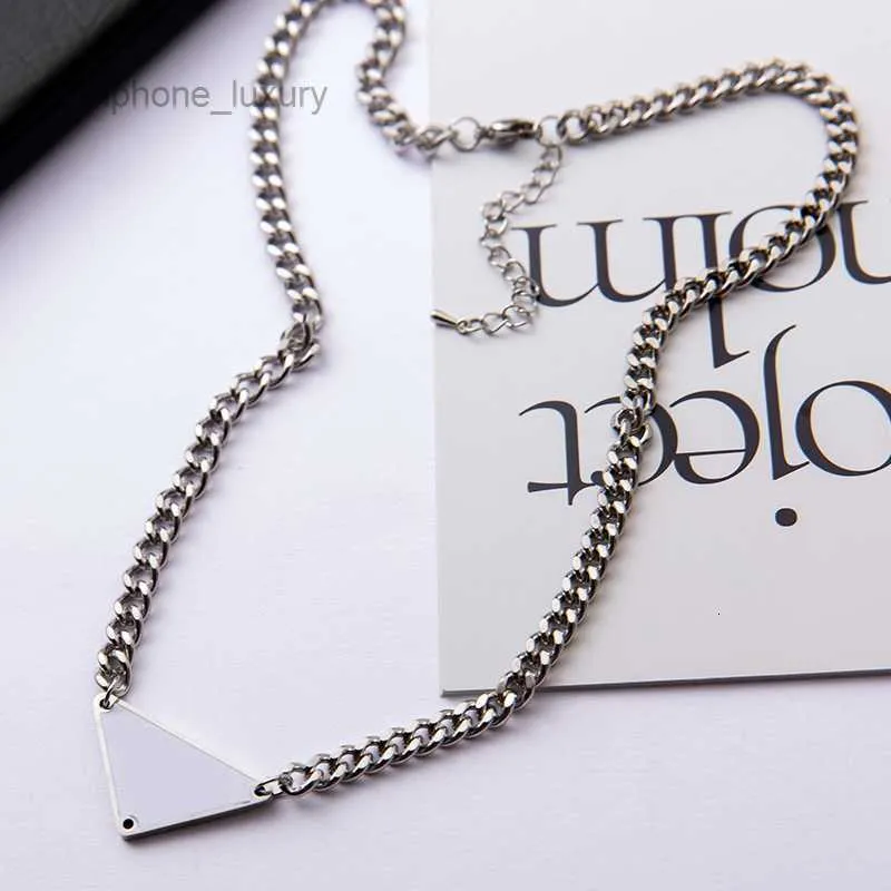 Collana Designer Gioielli Collane Catena catene Lettera di gioielli Lettera triangolare Pendant Custom Love Pendants Women Womens inossidabile acciaio inossidabile