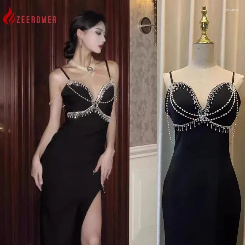 Lässige Kleider 2024 High-End-Luxus gegen Nacken Spaghetti-Gurt Diamonds Perlen Ketten Abend Party Kleid Frauen sexy schwarzer schlanker Midi Club