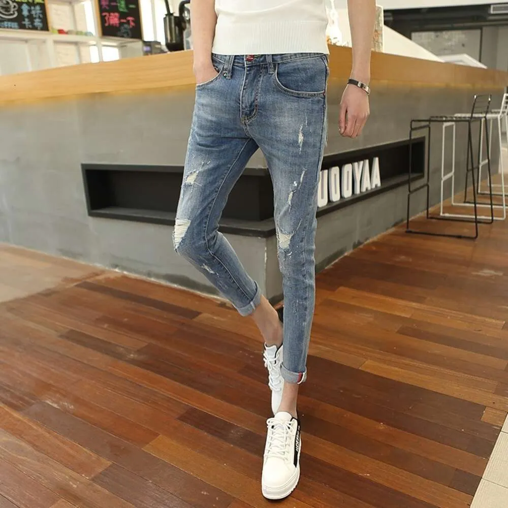 Jeans angosciati per estate maschile slim 2024 versione coreana Trend leggings leggings slim fit versatili pantaloni corti alla moda