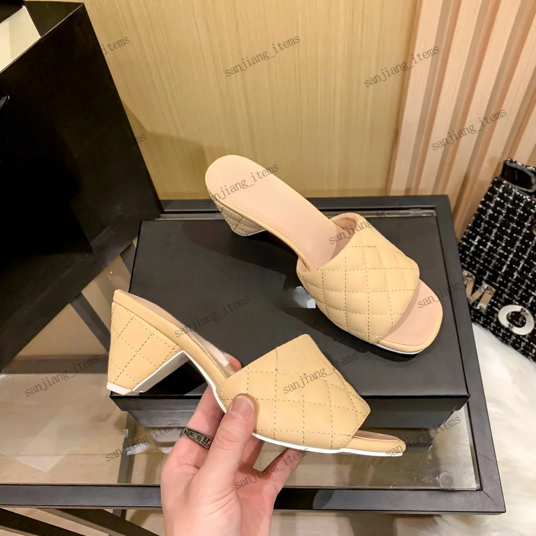 NEW Matelasse Quilted Beige Black Slippers Lambskin Women's Sandals Gold hardware Interlocking C Fashion Lady Block Cone Heels Slides Brand Mules Summer LOGO Shoes