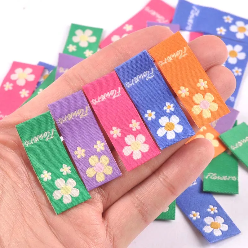 50pcs mieszany kolor kwiatowy wzór haftowy etykiety tkaniny zmywalne tag na ubrania Akcesoria do szycia odzież C3504