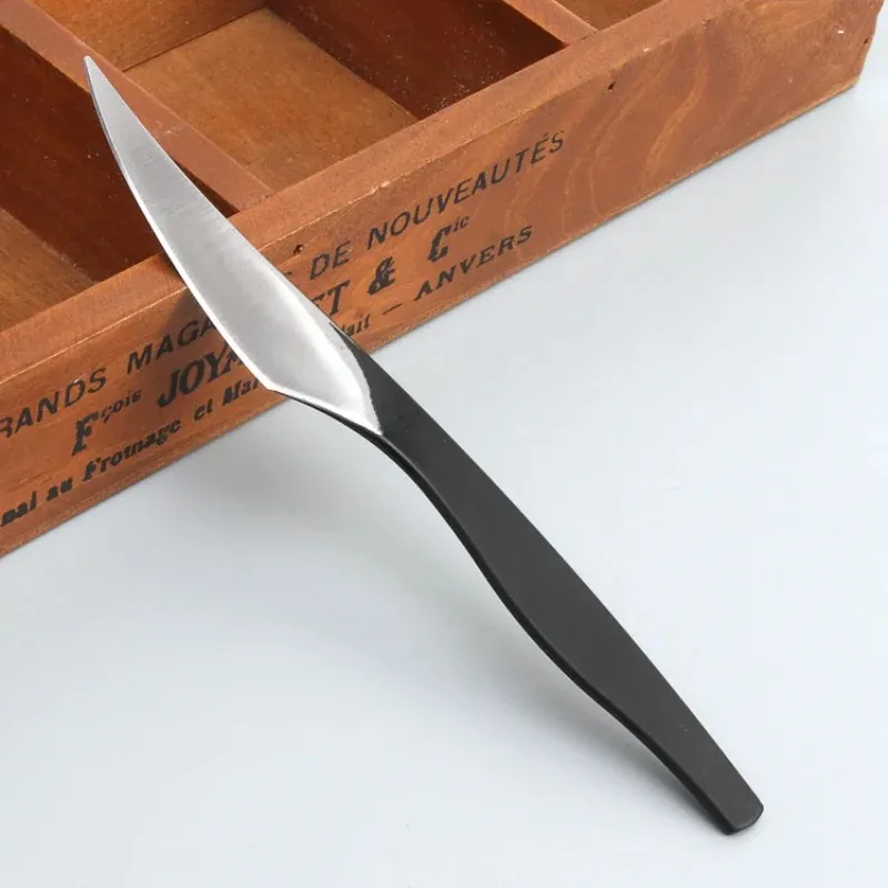 Couteau de pédicure professionnel en acier inoxydable pour élimination efficace des cuticules mortes sèches et traitement de soins des pieds par des experts en outils à ongles