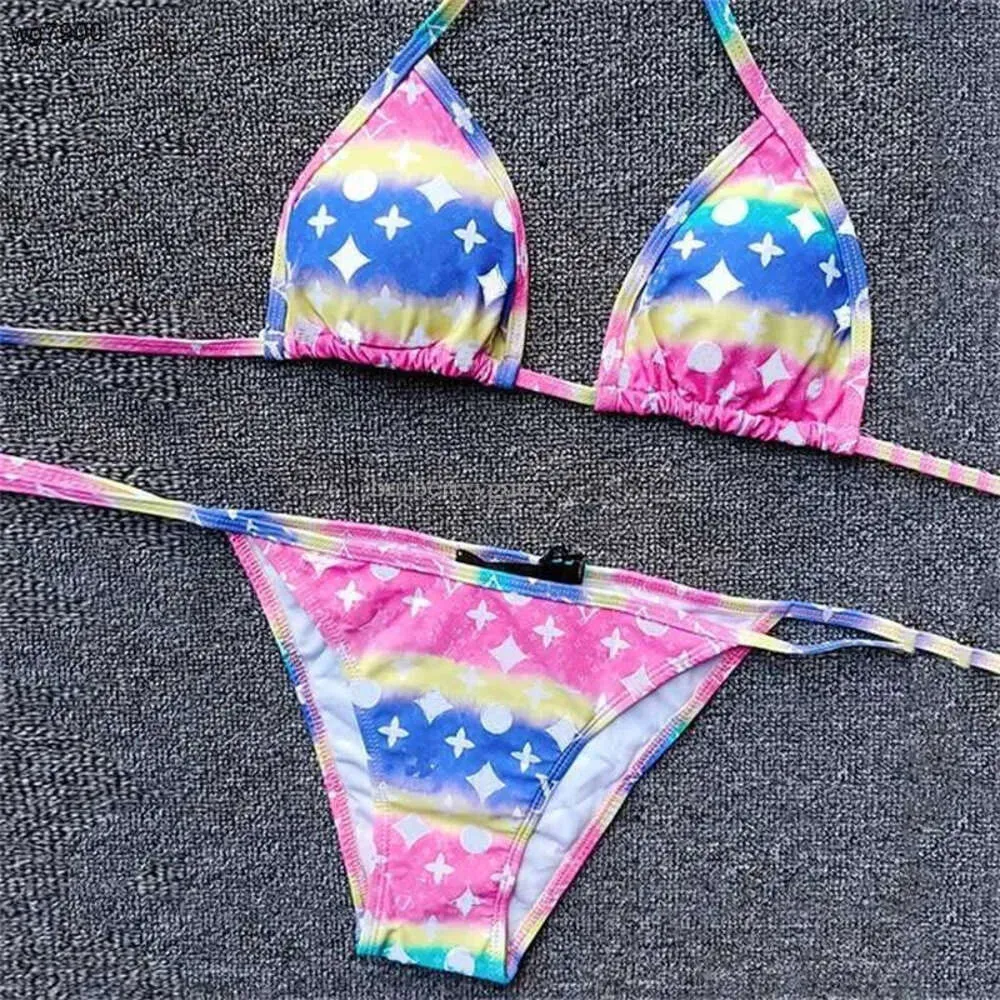 Bikini Simem Suit Kadın Seksi Mayo Bayanlar Sırtsız Bölünmüş Mektup Çok Havalı Çok Havalı Yaz Time Beach Mayding Suitler Rüzgar Mayo Favori