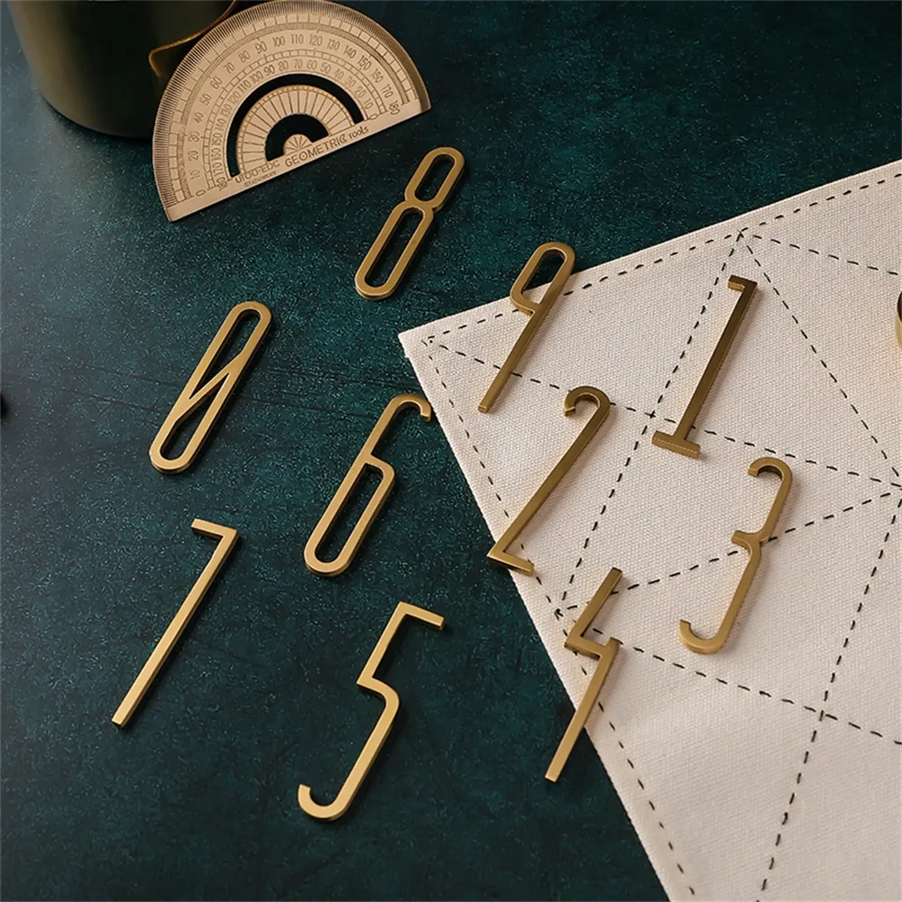Space Messing Personalisierter Brief Kreatives Hotel Nordic Style Bar Numerals Kombiniertes goldenes Zifferungsausweis Zumerische Anzeige
