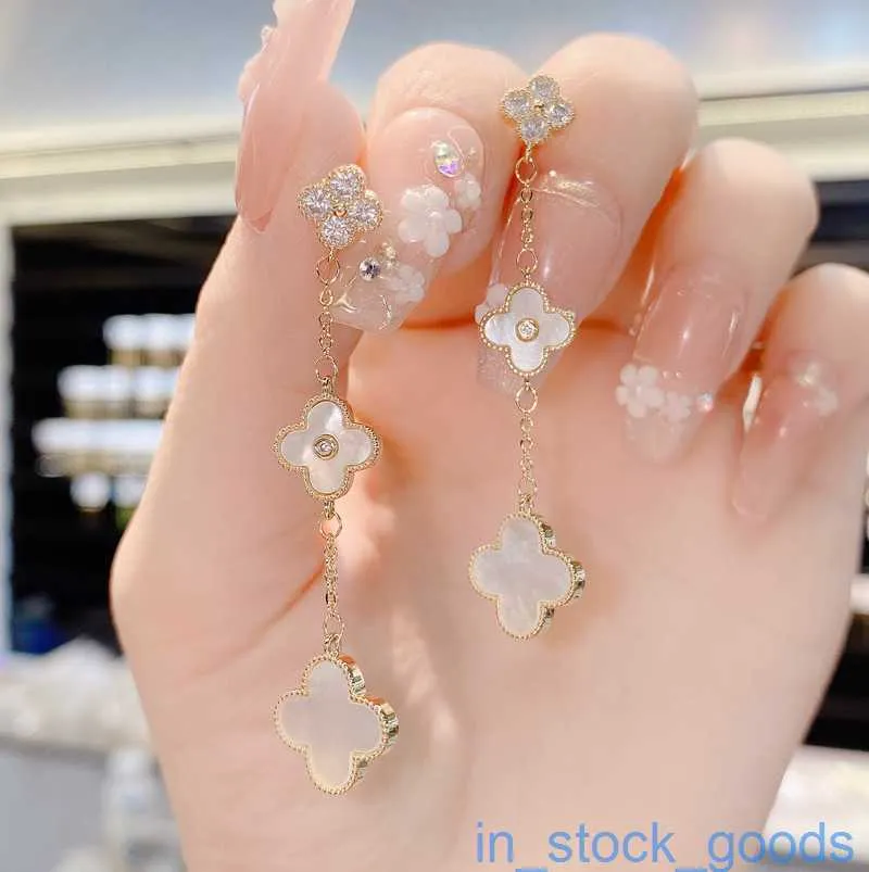 Seiko Edition Top Brand Vancefe Earrings 2021 Summer Fashion Natural Shell Zircon Four Leaf Flower Earrings S925 Silver Designer Brand Logo Grave Earring