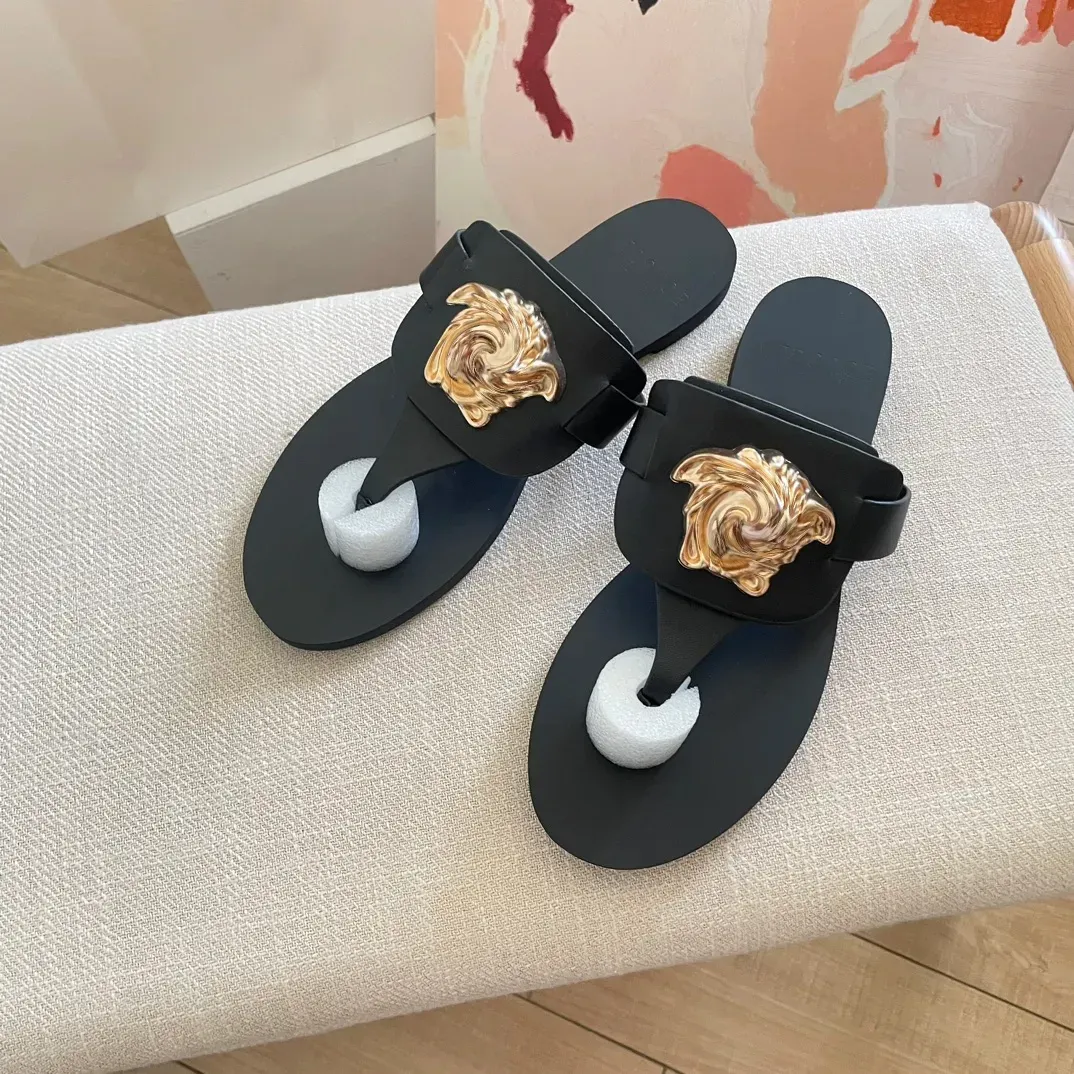 Nowy styl indoor slajd designer sandale letni sandał metal logo klapki najwyższej jakości luksusowe suwaki lady bagocze