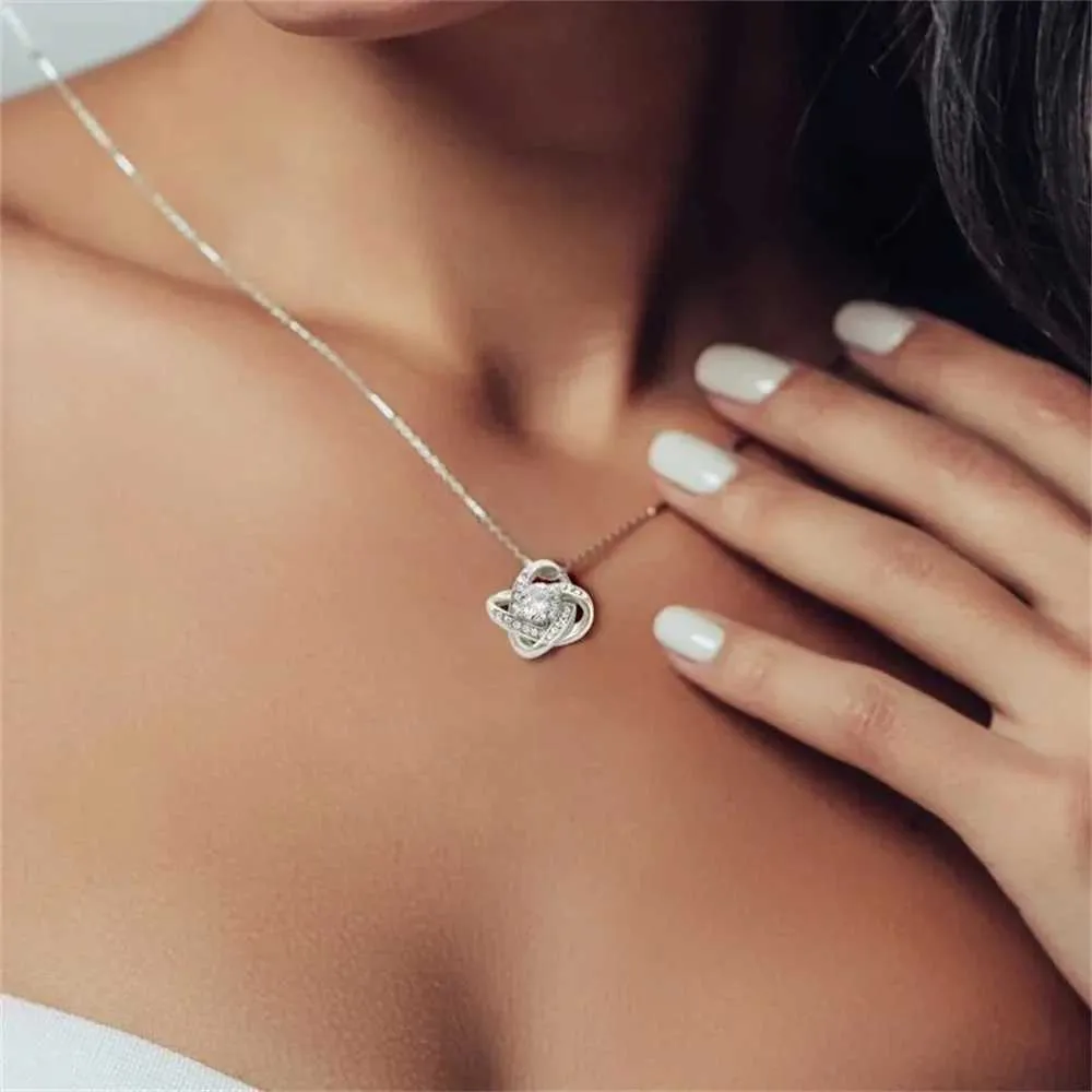 Pendant Necklaces Four-leaf Clover Pendant Eternal Heart Necklace for Mothers Day Vintage Zircon Women Necklaces With Card Box 2022 Trend Gifts 240410