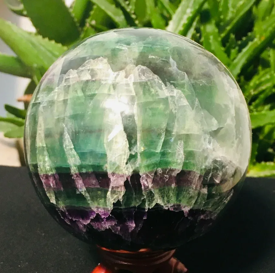 Naturlig färg Fluoritkvarts kristallbollslysterläkning