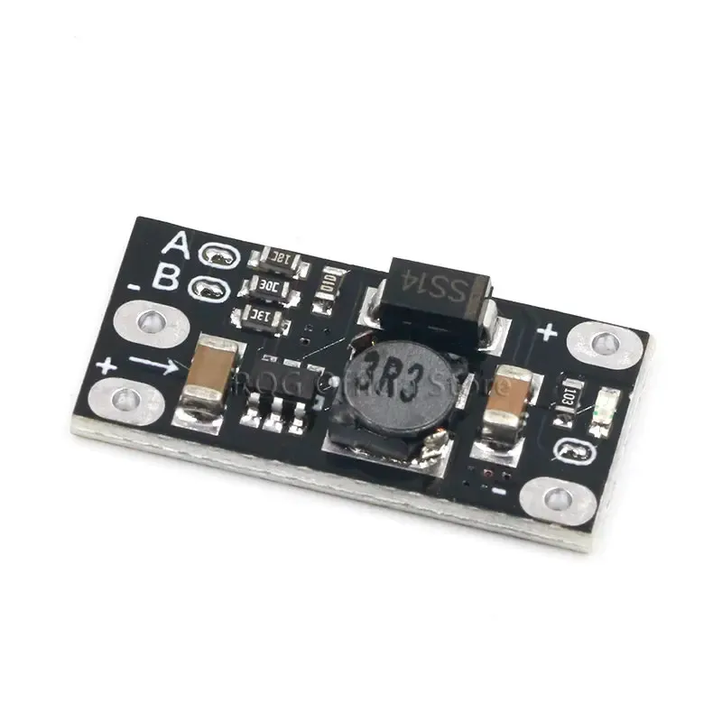 Mini DC-DC Boost Step Up Converter 3V 3.2V 3.3V 3.7V 5V 9V à 12V Le module de carte PCB de régulateur de tension peut définir 5V / 8V / 9V