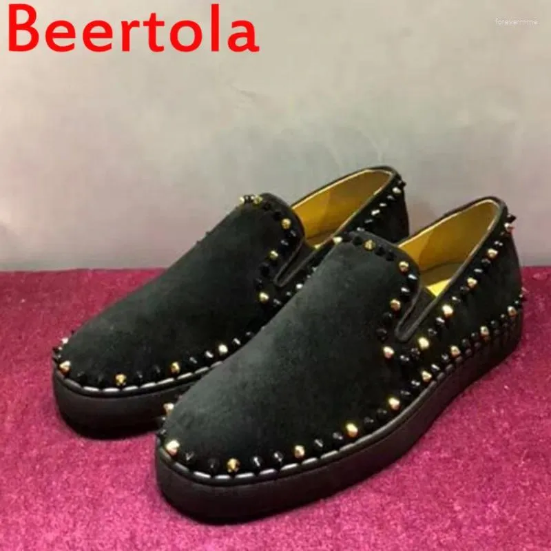 Sapatos casuais Beertola Designers de rebanho masculino Zapatos de hombre 2024 Black Gold Rivet Moda Men Flats Party Party Party