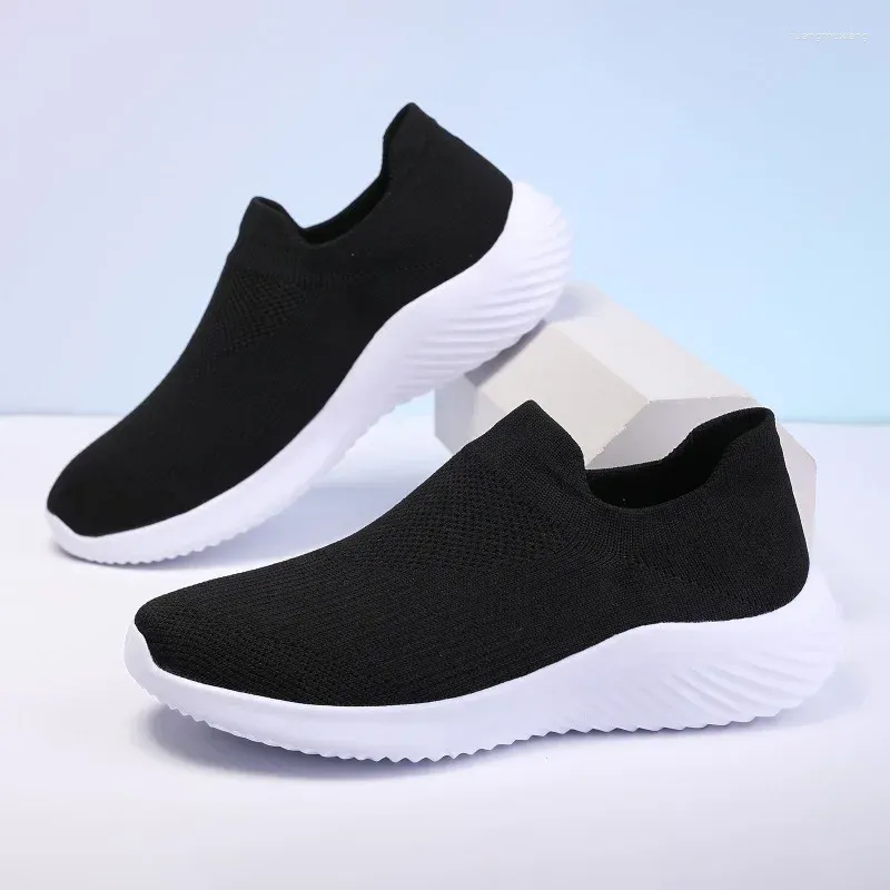 Scarpe casual da uomo slip-on leggero sport leggero estate e colore solido autunno versatile