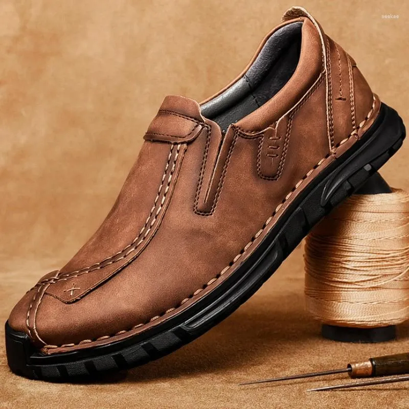 Chaussures décontractées plus taille pour hommes printemps baskets respirantes Business conduisant le glissement de marche sur les mocassins zapatillas de hombre