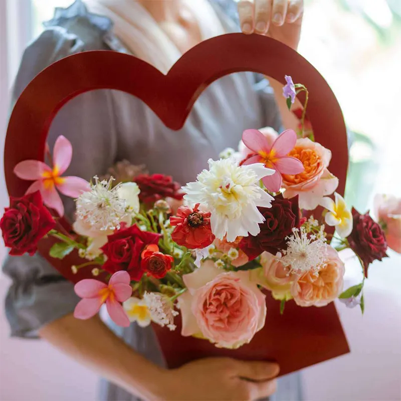 Papier à main en papier fleur portable avec amour en forme de coeur poignée de fleur panier de fleur de fleur emballage sac cadeau de la fête de la Saint-Valentin