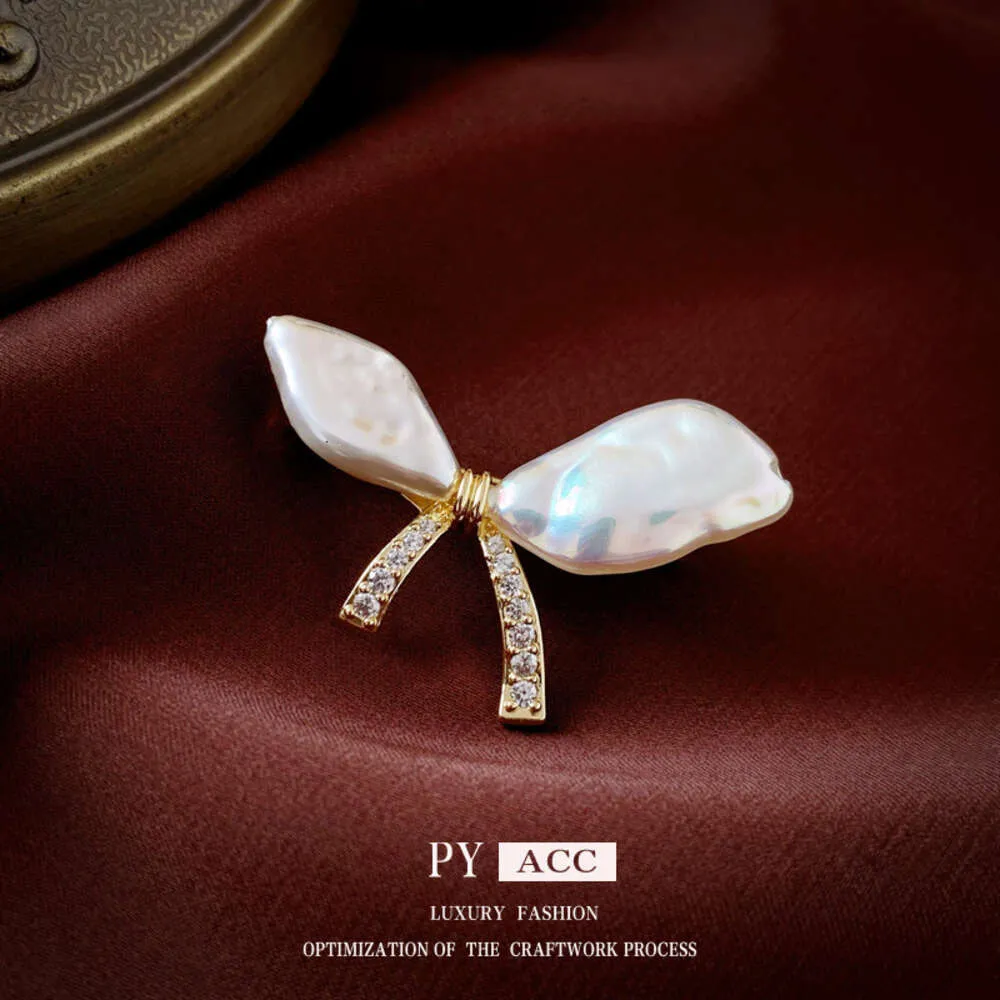 Real Gold Electroplated Diamond Studded Bow Pearl Light , High-end Temperament, Suit Brooch, Fashionable Accessories