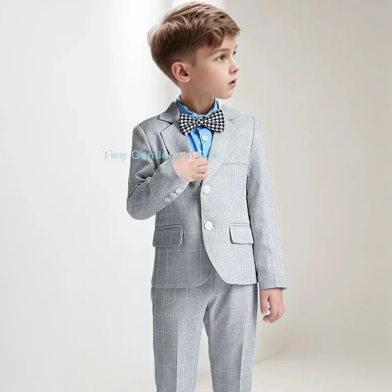 Boys Plaid Spring Summer Set Set Enfant Gentleman Piano Host Performance Performance Pographie Costume Kids Blazer Pants Bowtie tenue 240401