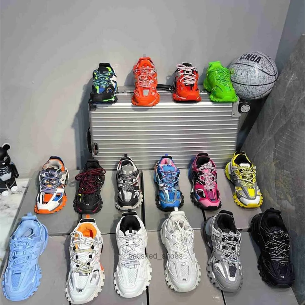 Fabriksdirektförsäljning lyx varumärke 3 sneakers casual skor spår 3.0 Paris Italy varumärke trippel svart läder tryckt berömda tränare sportmanar kvinnor