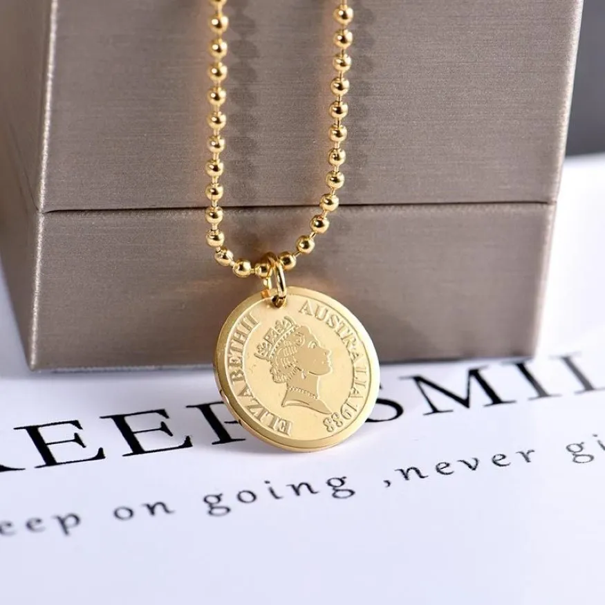 Pendant Necklaces Round Medal Queen Coin Titanium Steel Double Chains Women Necklace Clavicle Chain Girls Long Sweater248G