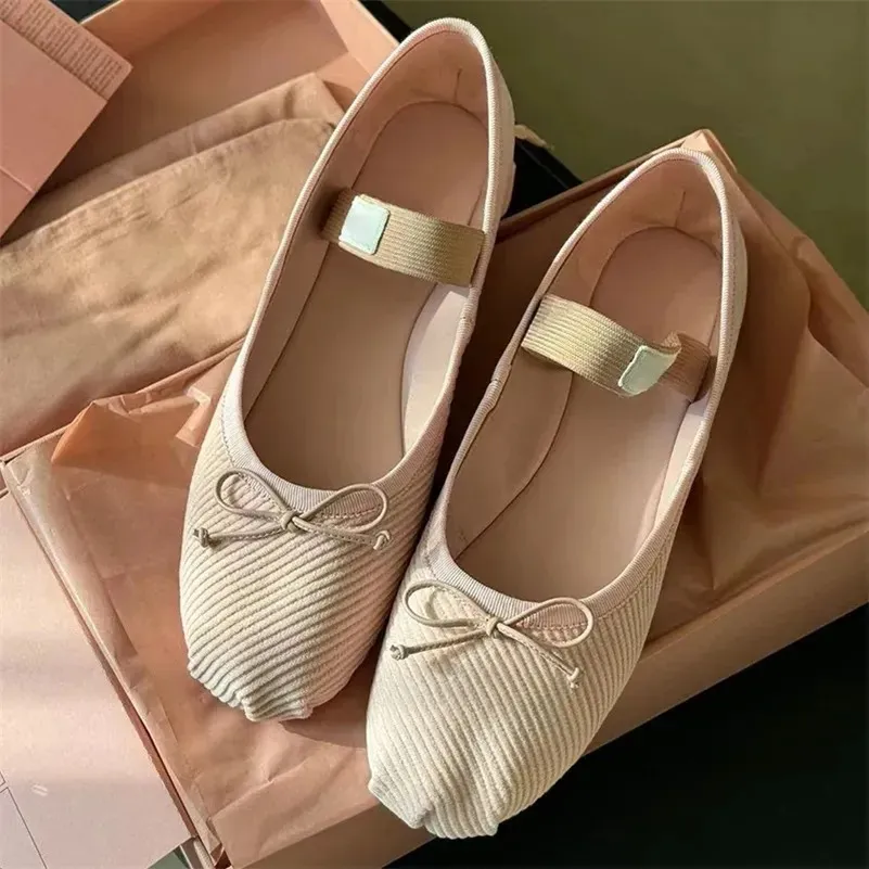 Femmes Ballet Flats Round Toe Cuir Sole extérieure à l'extérieur Walking Shoes Softs Chaussures de piste de piste Sweet Style One Belt Slip on Flat Chaussures