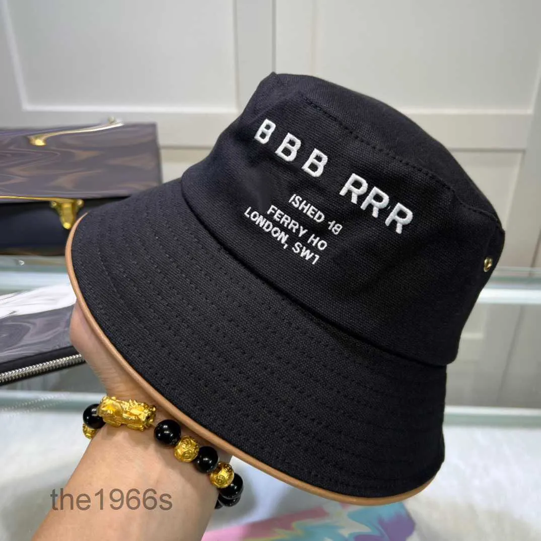 Desingers Bucket Hats Luxurys Wide Brim Couleur de couleur Sunhats Capes de mode Tendance Buckethats Tempérament Cent Hat WTHB