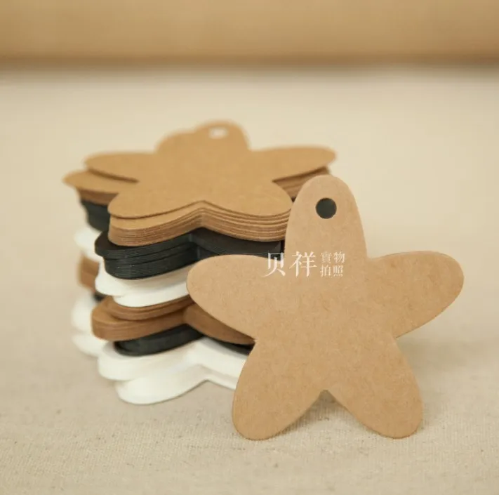 50pcs / lot 6x6cm Type de fleur Étiquette vierge Vintage Cow Hide Paper Gift Tags, Bookmarks, Message Carte Diy Decoration