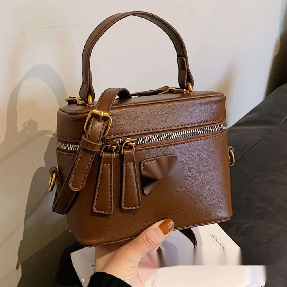 Water Bucket Bag for Women 2024 New Trendy and High-end Handbag, Autumn and Winter Fashionable Single Shoulder Crossbody Bag