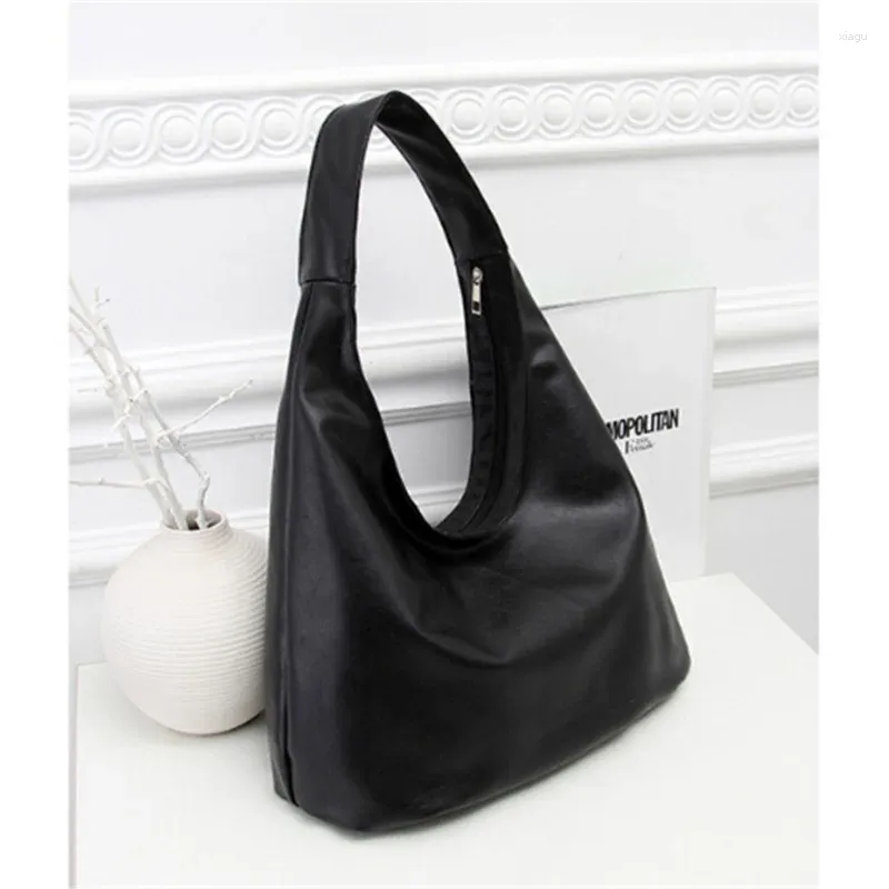 Sac à main doux en cuir hobo pubag de grande capacité pour femmes sacs de messager Black dames Sacs d'épaule pour une fermeture éclair de couleur solide