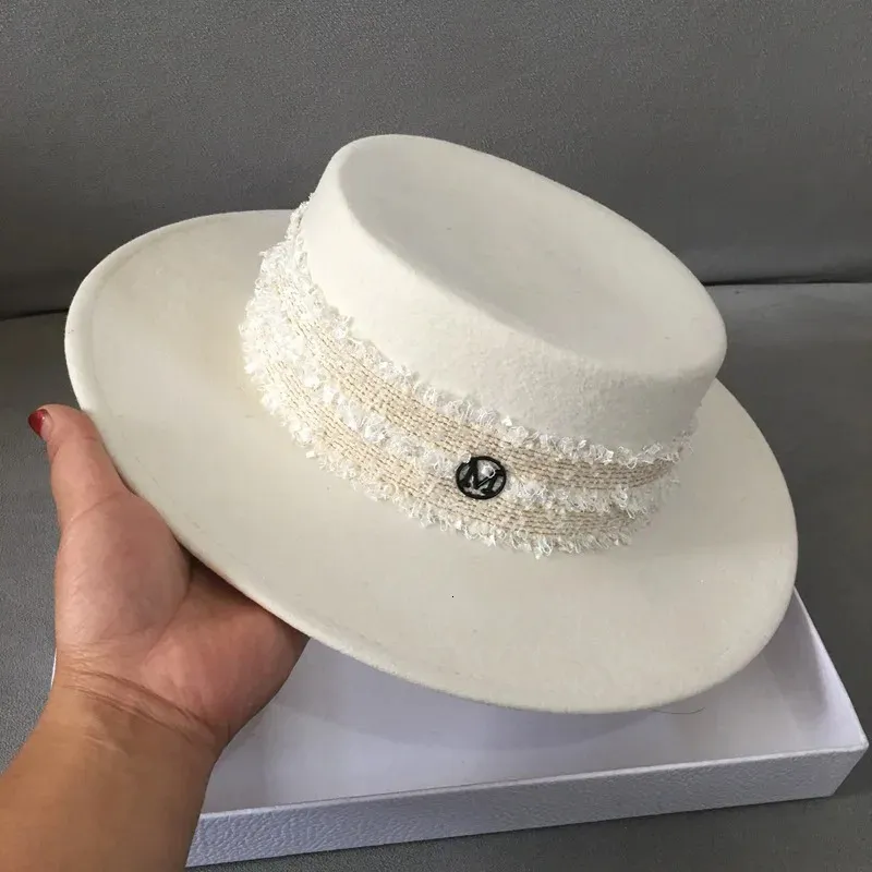 England Vintage Wide Brim Women Fedoras Hat Ladies Girl Autumn Winter Letter White Wool Felt Plat Top Party 240410