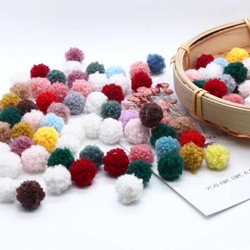 50-100pcs / lot 15 mm multicolore Teddy Pom Pom Balls Mini Fringe Tricoted Wedding Diy Craft Headwear Kids Hair Accessoires