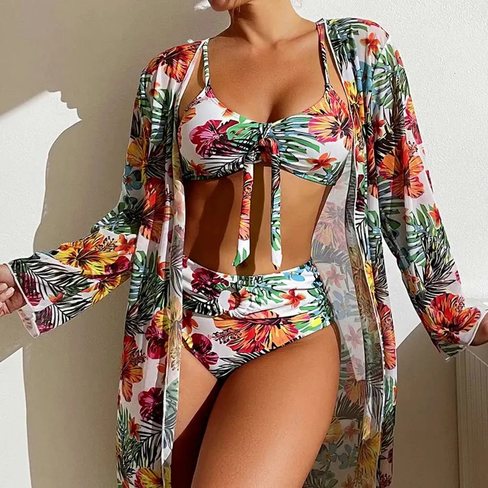 Sexy High Tailed Bikini Three Pieces Floral Printed Swimsuit Women Bikini Set met mesh lange mouwen blouse maat S-3XL 2024 240409