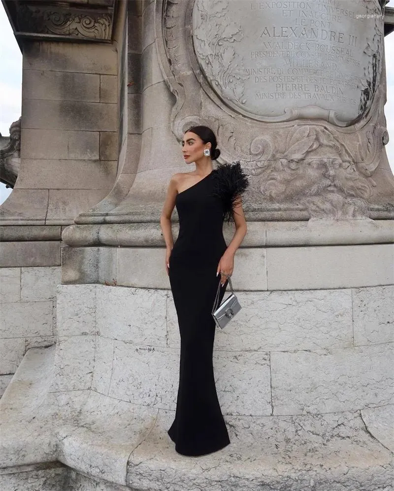 One Shoulder Ostrich Feather Prom Dress Mermaid Formal Gown Red Carpet Pageant Skirt