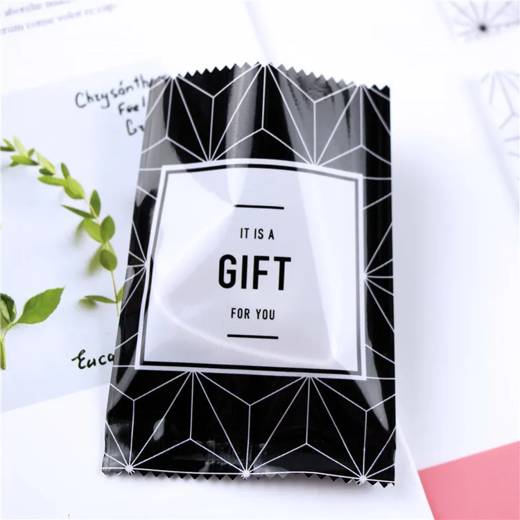 100pcs Open Top "Gift" Black and White Lignes Pouche en plastique Sceau d'emballage cadeau pour les biscuits Savon Chocolate