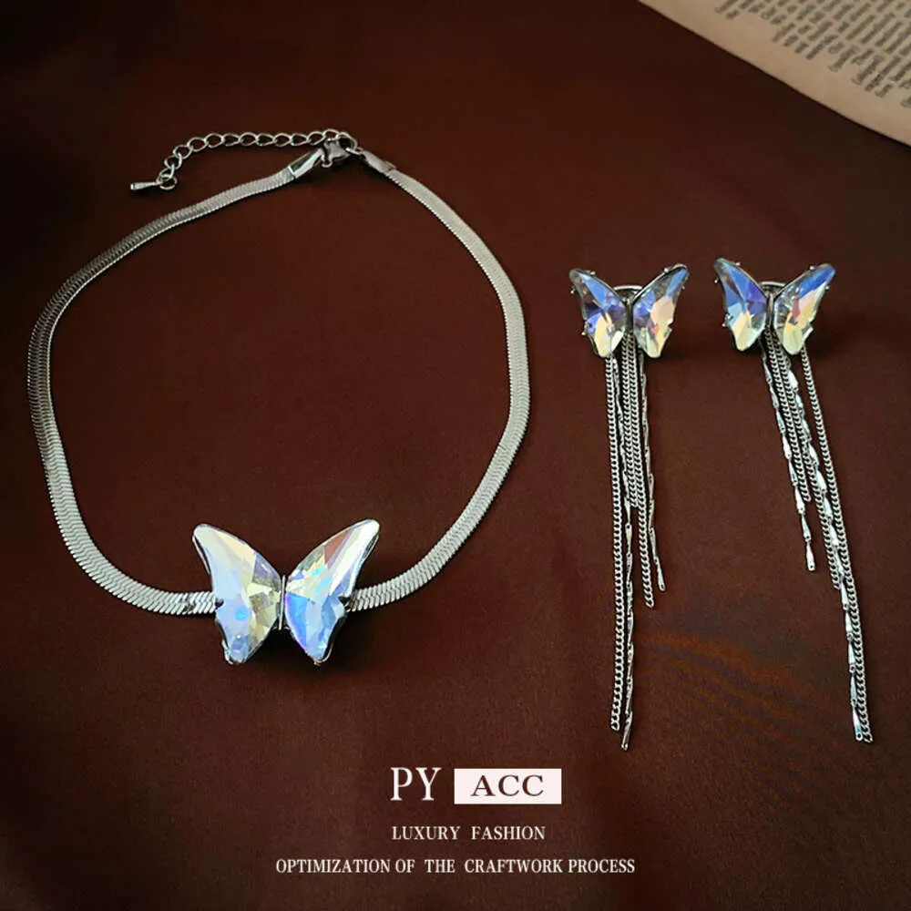 Crystal Butterfly Naping Internet Celebrity, Nuovo design alla moda, Clip per le ossa dell'orecchio, orecchini lunghi piccoli e freschi e personalizzati per le donne
