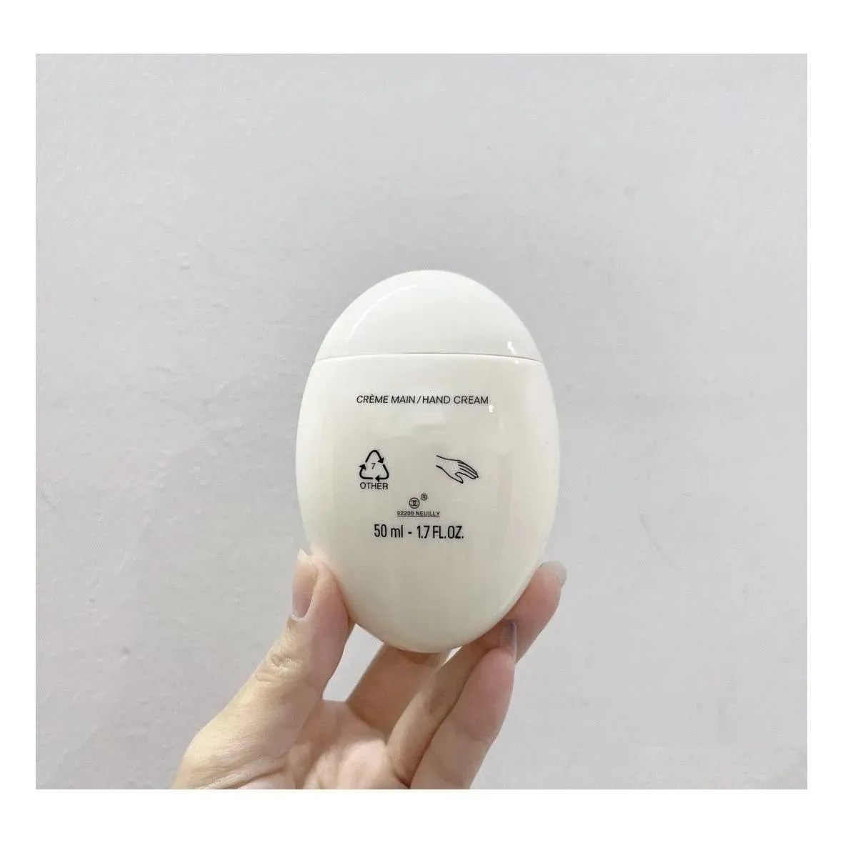 Lotion Perfume Body Lotion Hand Cream La Creme Main Veloute Adoucit Eclaircit Smooth Soften Brighten Creams Skin Care 50Ml 1.7Oz Egg Fast