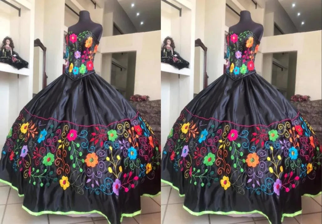 مثيرة أسود ملون زهرة التطريز تشارو Quinceanera فساتين 2022 الحبيب الساتان الدانتيل أعلى المكسيكانو Vestido de 15 XV SWEE1105261