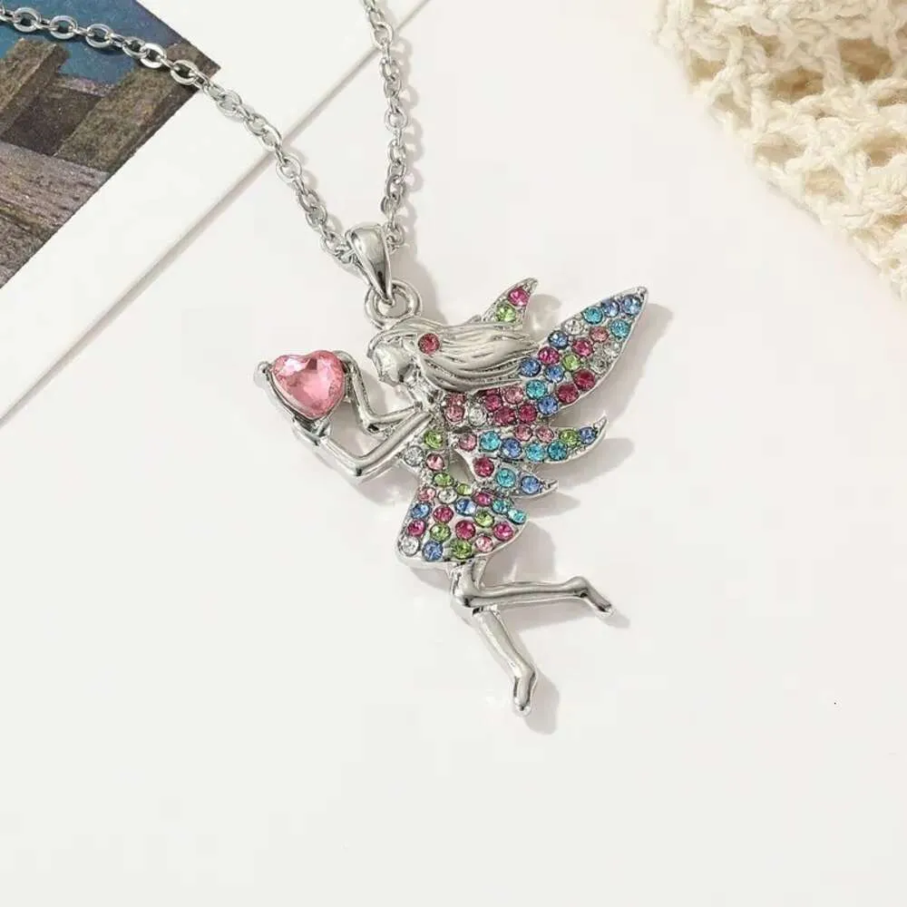 New Fashion Japanese and Korean Angel Little Girl Beautiful Wings Heart Necklace Jewelry