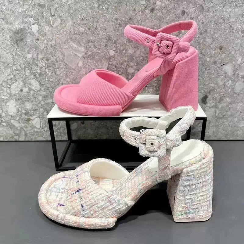 Sandalet 2024 Yüksek kaliteli platform tıknaz yüksek topuklu kadın ayakkabıları zarif parti bayanlar moda yaz ayak bileği kayışı