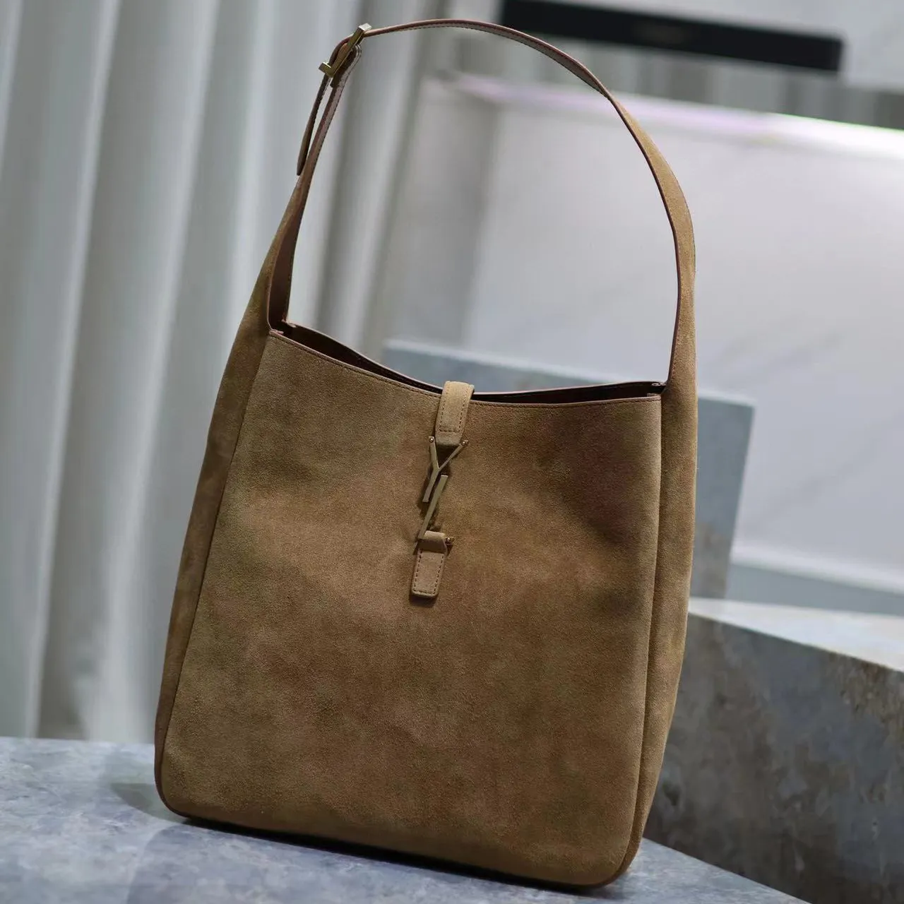 Spegel kvalitet hinkväska faux mocka läder designer väska yslbags le5a37 hobo kvinnor som vandrar handväska stor kapacitet axelpåsar mellanrum