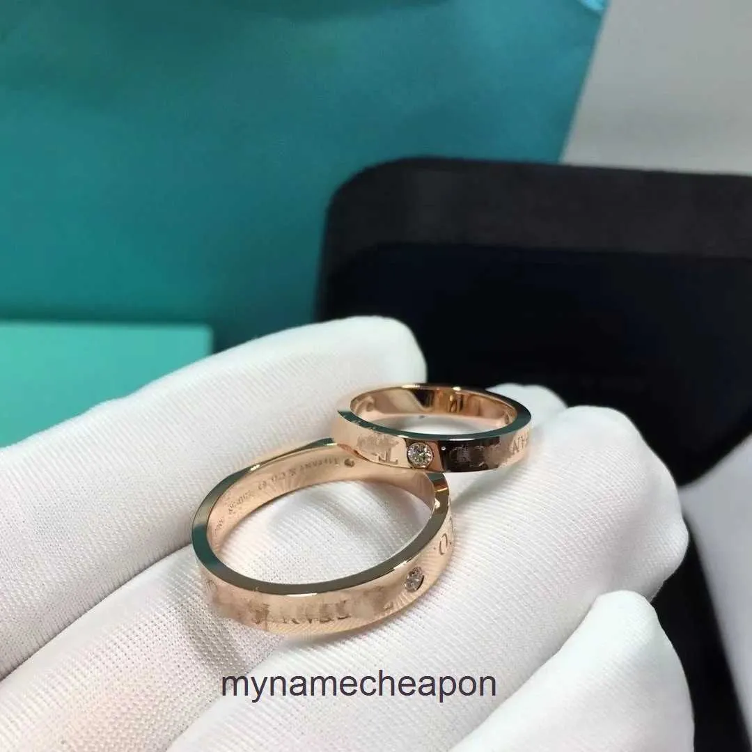 Anneaux de créateurs de haut niveau pour femmes Tifancy Seiko High Edition Classic Three Diamond Couple Ring Rose Gold Set Diamond Pair Ring Mens and Womens Fashion Original 1: 1