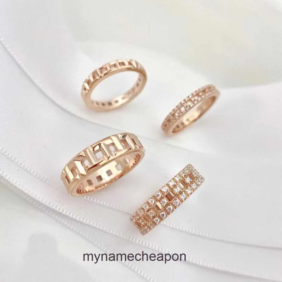 Top -Grade -Designerringe für Frauen Tifancy Full Sky Star Hollow Ring V Gold plattiert 18K Roségold Licht Luxus Elegant Setting Full Diamond Ring Original 1: 1 mit Logo