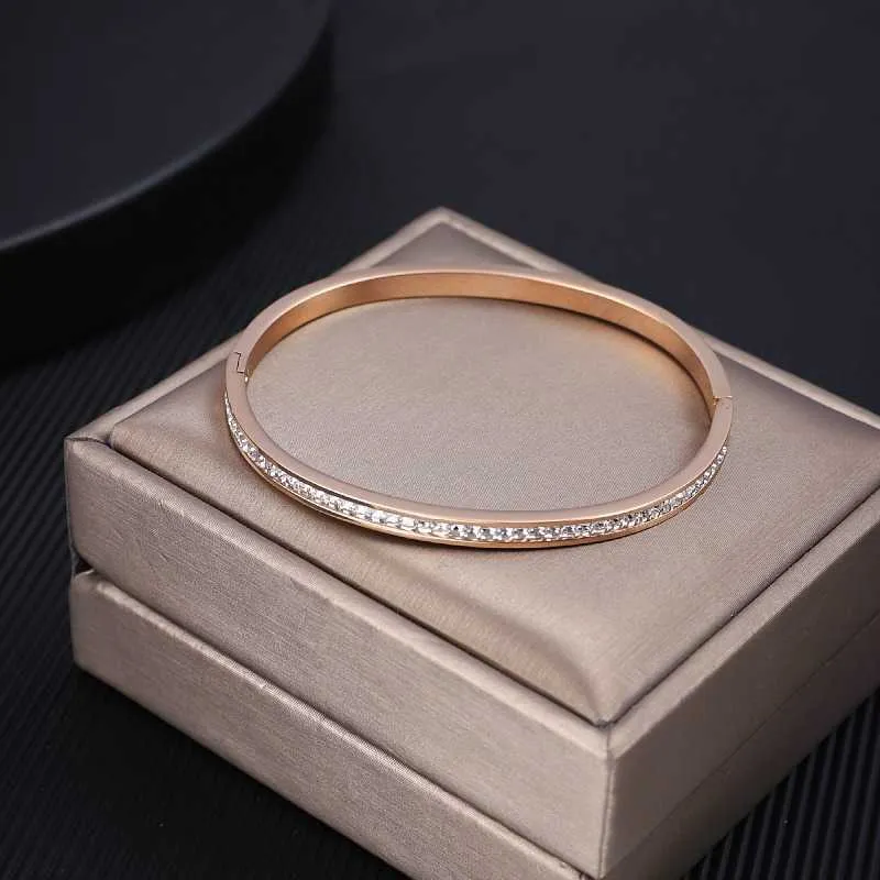 Designer Charm Shakuai samma stil Carter Titanium Steel Square Diamond Inlaid med NIS Rose Gold 18K Colorless Womens Armband