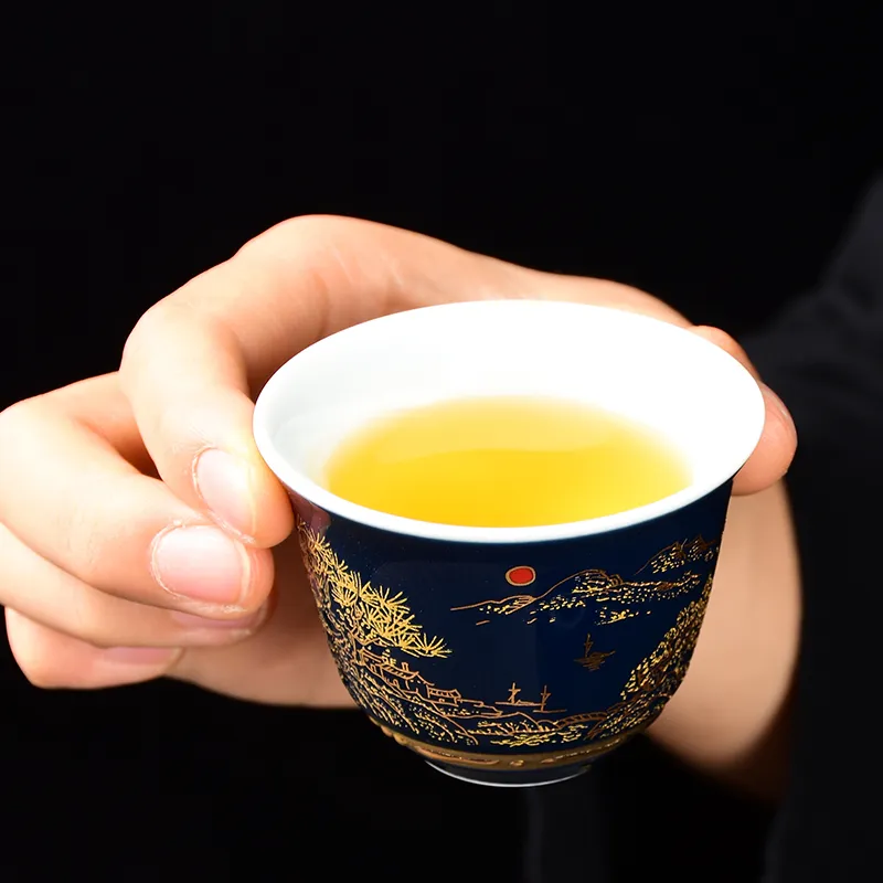 Tasses de thé en porcelaine bleu et blanc chinois