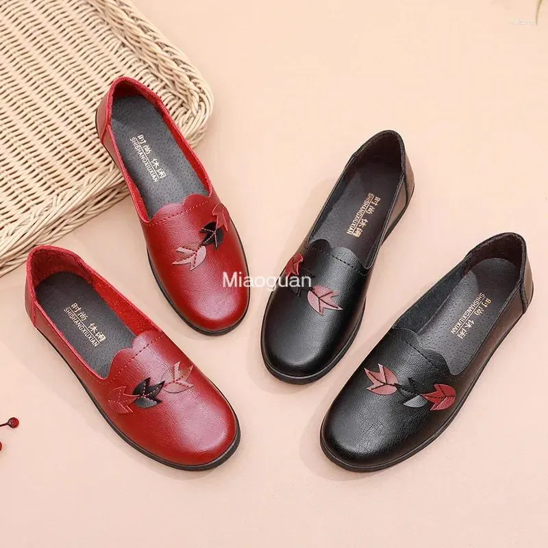 Lässige Schuhe Spring Anti Slip bequeme weiche Sohle Leder PU Ballet Flach und elegante Frauenmodelle Mode 2024