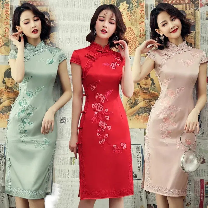 Vêtements ethniques Silk brodé Long Cheongsam 2024 Lace Edge amélioré Qipao Chinois Robes de soirée