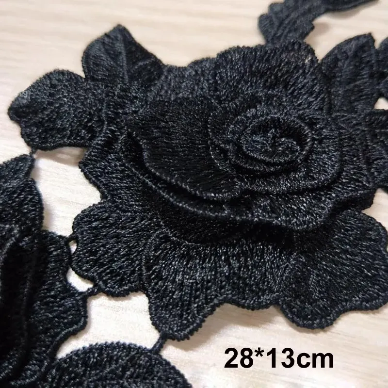 1 PC Siyah Beyaz 3d Güller Çiçek Nakışları Yamalar Üzerinde Dikiş dikilmiş Aplike İşlemeli Diy giysileri