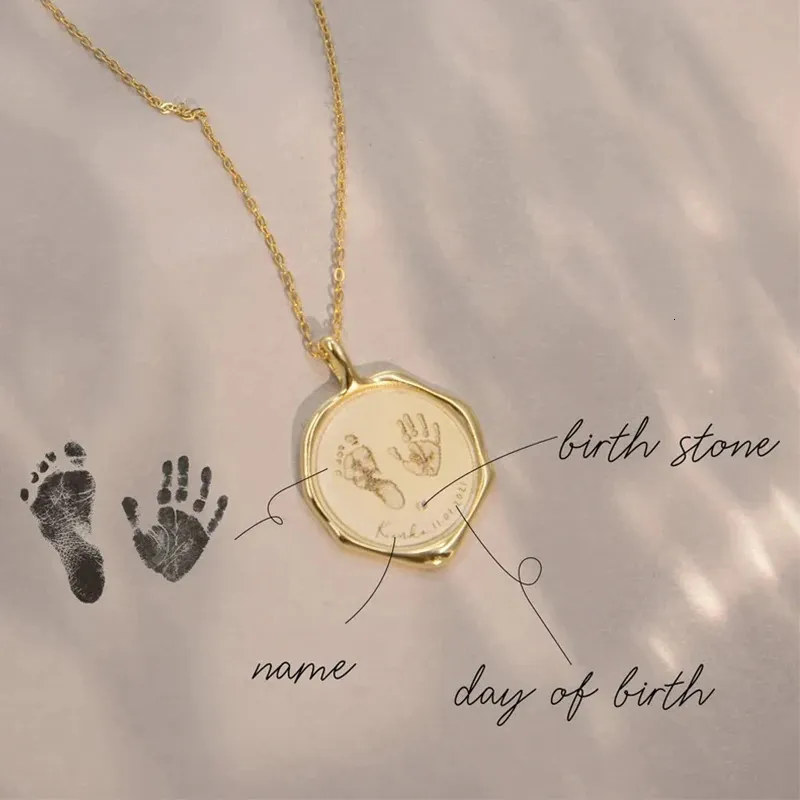 Custom Born Footprint Necklace Gold roestvrijstalen geboortesteen hanger gepersonaliseerde moeders Handafdruk Kinderen moeder sieraden 240402